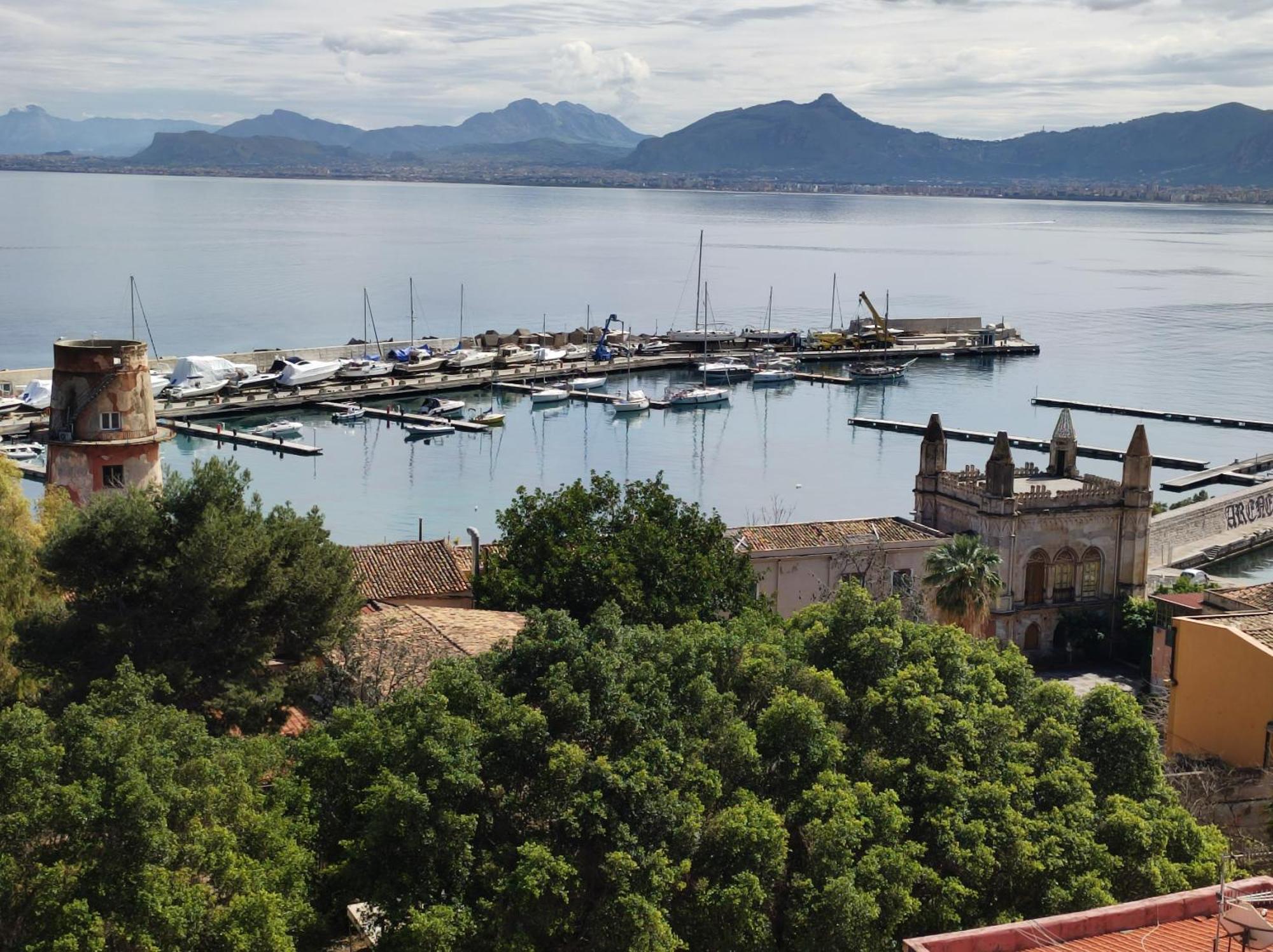 Rineddahouse Arenella - Vista Mare Panoramica A Palermo Con Parcheggio Privato Exterior foto